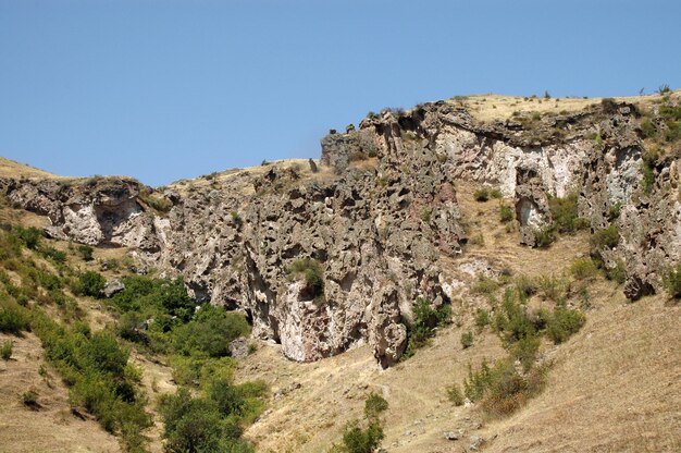 Photo les montagnes du territoire contesté du nagorno-karabakh font l'objet d'une guerre entre l'arménie et l'azerbaïdjan