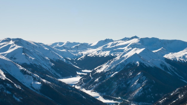 Montagnes enneigées à Berthoud Pass, Colorado.