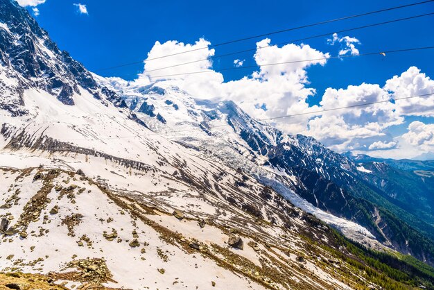 Montagnes enneigées Chamonix Mont Blanc HauteSavoie Alpes France