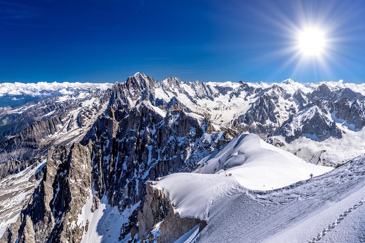 Photo montagnes enneigées chamonix mont blanc hautesavoie alpes france