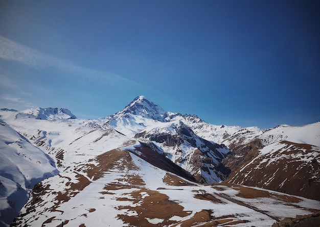 Montagnes enneigées, Géorgie, Kazbegi, Paysage d'hiver