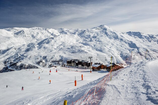 Photo montagnes enneigées en hiver