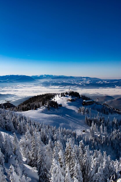 Montagnes enneigées avec vue panoramique