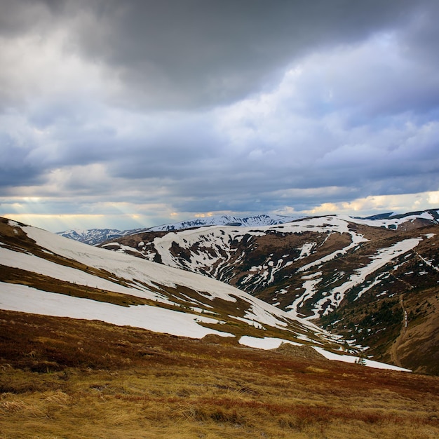 Montagnes enneigées