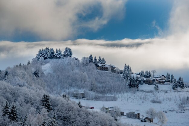 montagnes enneigées