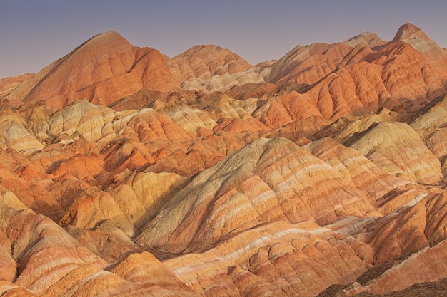 Photo montagnes de grès colorées en chine