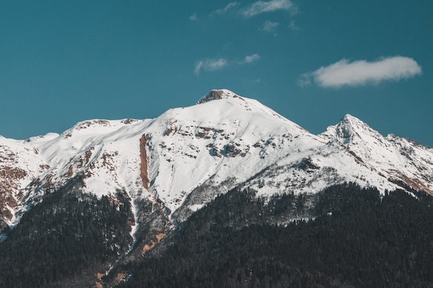 Montagnes d'hiver de Krasnaya Polyana