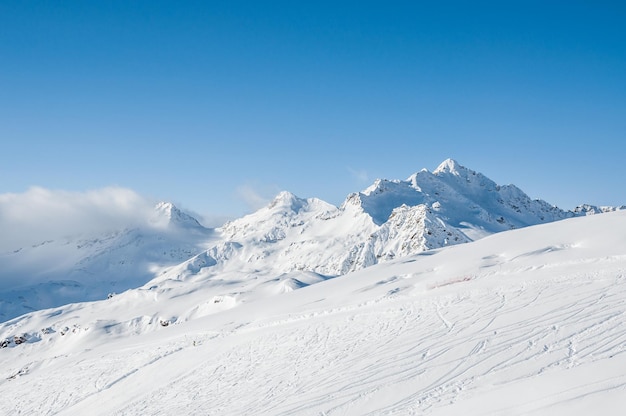 Montagnes d'hiver. Station de ski Elbrouz. Caucase, Fédération de Russie. Beau paysage d'hiver