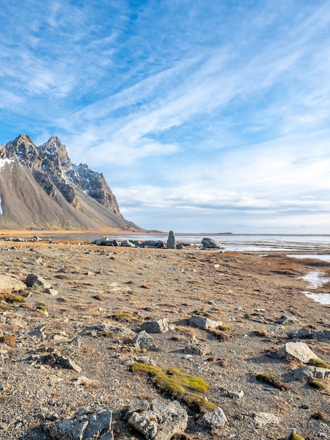 Les montagnes Horny de l'Est de l'Islande l'un des points de repère de destination du point de vue paysage attrayant