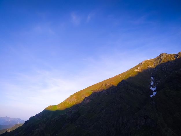 Les montagnes à la lumière du matin