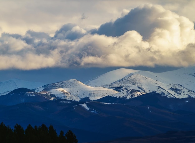 Montagnes le matin san lorenzo la rioja espagne