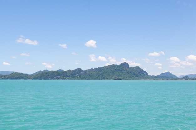 Montagnes, mer et ciel