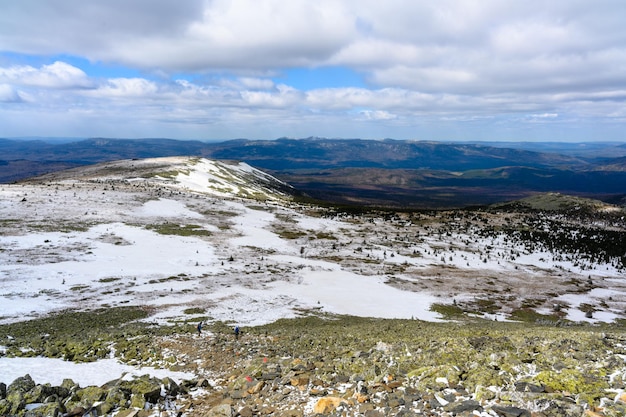 Montagnes de l'Oural du Sud avec une végétation paysagère unique et une nature diversifiée