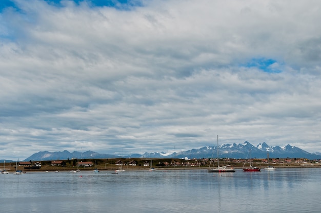 montagnes rocheuses avec de la neige