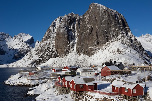 Montagnes et rorbu