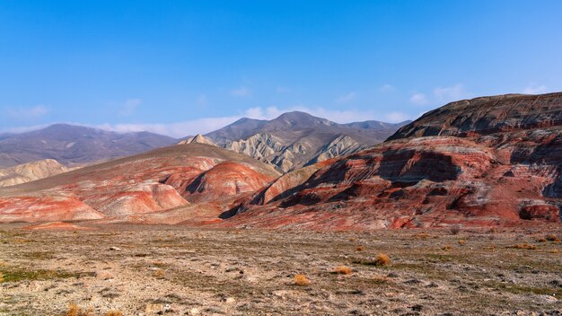 Montagnes rouges rayées, la beauté de la nature