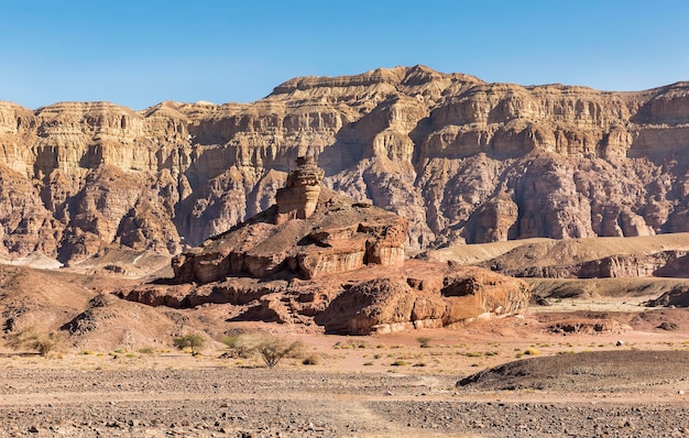 Monter une vis à Timna Israël