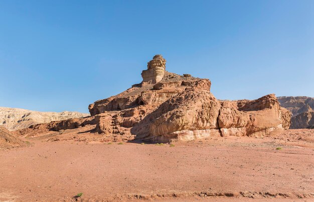 Monter une vis à Timna Israël