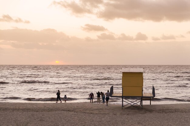 Photo montevideo uruguay 29 décembre 2023 magnifique coucher de soleil à ram