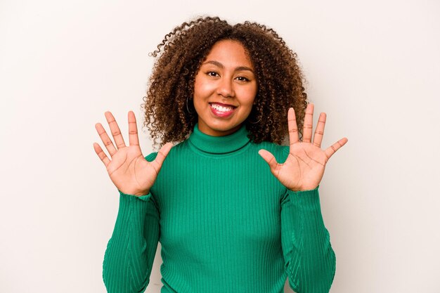 Montrant le numéro dix avec les mains