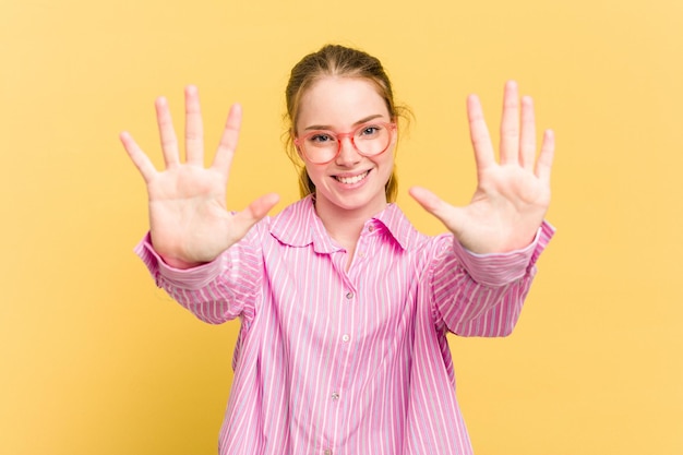 Photo montrant le numéro dix avec les mains