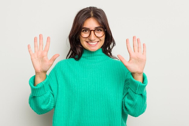 Montrant le numéro dix avec les mains