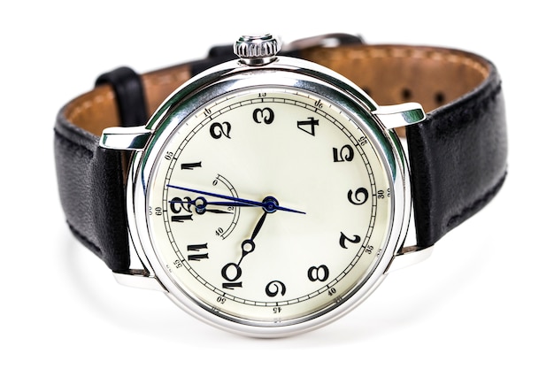 Montre-bracelet pour hommes isolé sur blanc