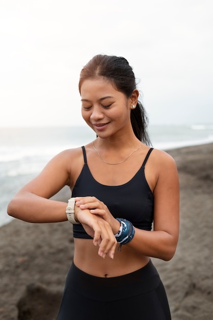 Montre de contrôle femme coup moyen