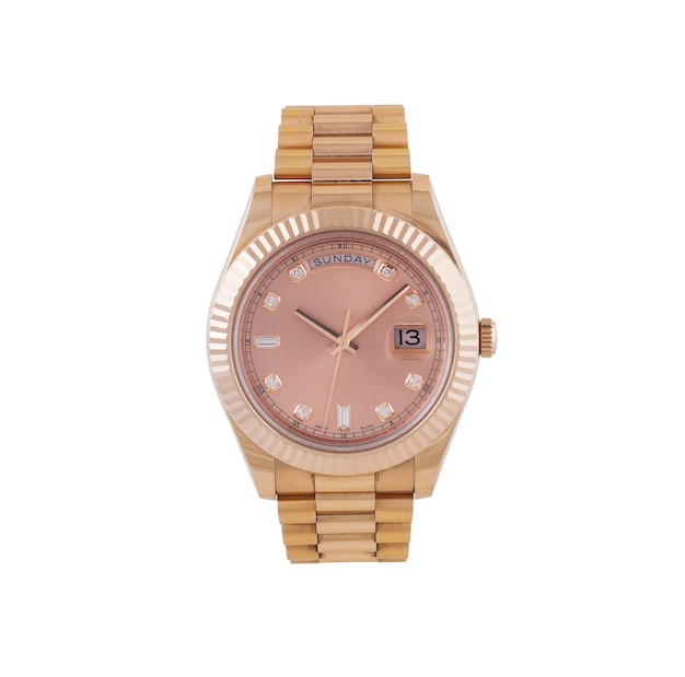 Montre dorée de luxe isolée sur fond blanc