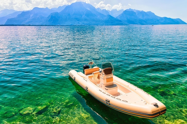 Montreux, Suisse - 28 août 2016 : Bateau sur le lac Léman à Montreux, Riviera suisse