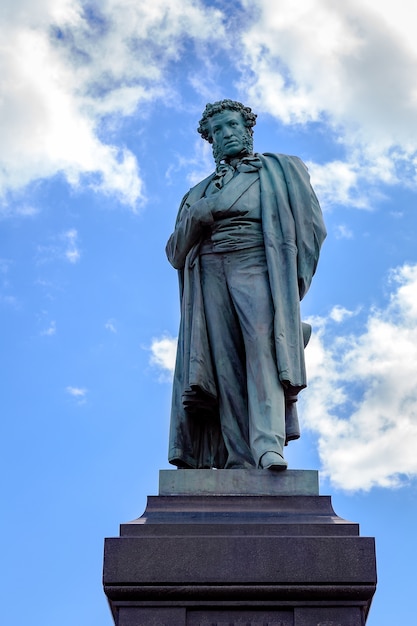 Monument au célèbre écrivain et poète russe Alexandre Pouchkine à Moscou