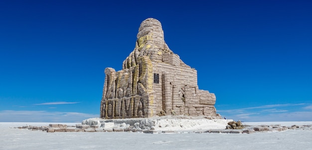 Monument De La Bolivie à Dakar Dans Le Salar De Uyuni