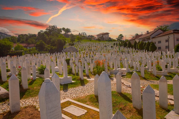 Monument et cimetière de SrebrenicaPotocari pour les victimes du massacre des musulmans en Bosnie