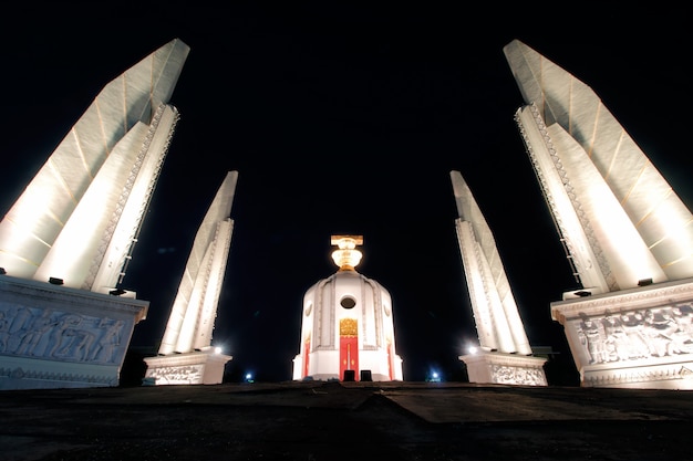 Le monument de la démocratie la nuit Bangkok, Thaïlande