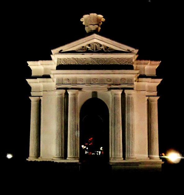 Photo monument éclairé la nuit