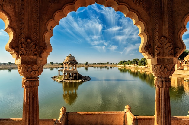 Monument indien Gadi Sagar au Rajasthan