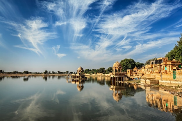 Monument indien Gadi Sagar au Rajasthan