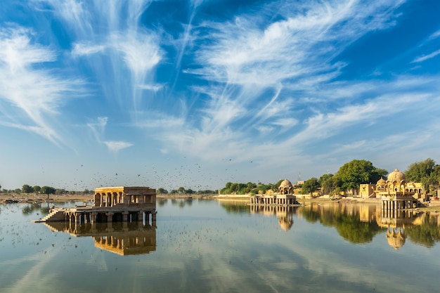 Monument indien Gadi Sagar au Rajasthan