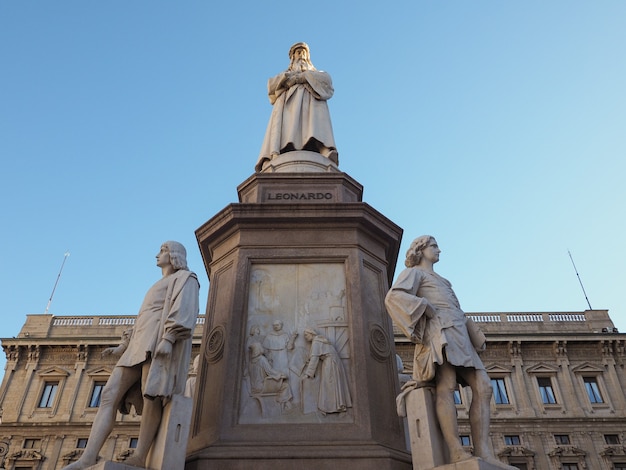 Monument de Léonard de Vinci à Milan