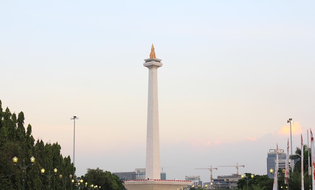 Le monument de Monas à Jakarta en Indonésie est une attraction touristique