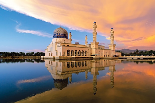 Monument de la mosquée de Kota Kinabalu à Kota Kinabalu Sabah Bornéo Malaisie