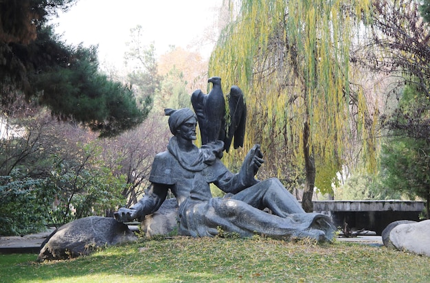 Monument à Omar Khayyam Douchanbé Tadjikistan