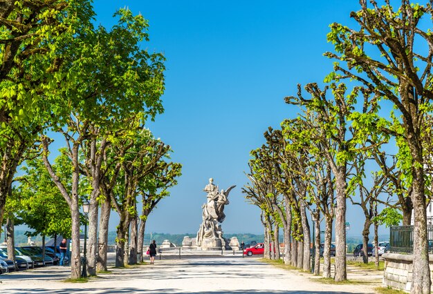 Photo monument pour sadi carnot, un ancien président français. angoulême - charente, france