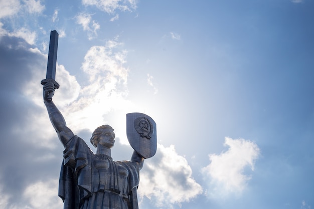 Monument soviétique de la patrie dans le centre de Kiev