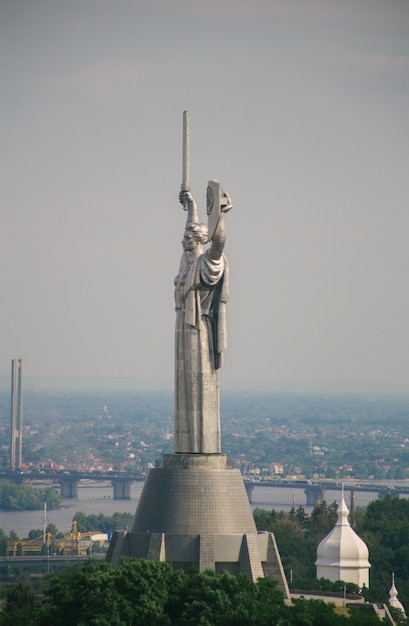 Monument soviétique de la patrie dans le centre de Kiev