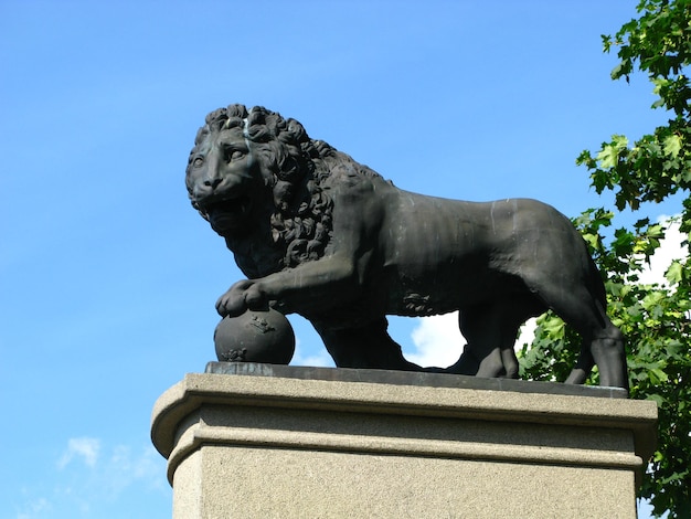 Le monument de la ville de Narva Estonie