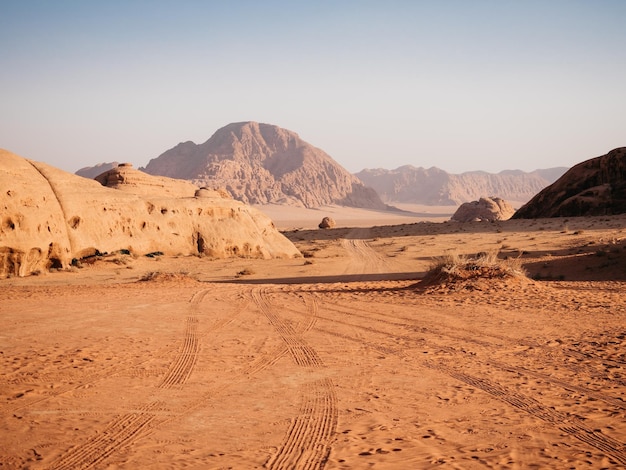 Photo monuments du désert de wadi rum en jordanie