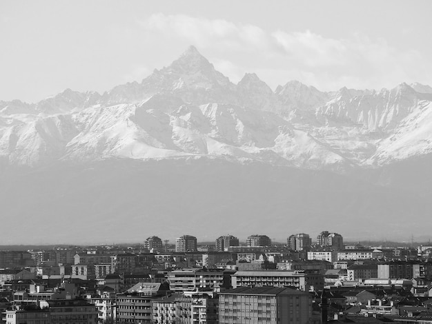 Monviso Monte Viso montagne en noir et blanc