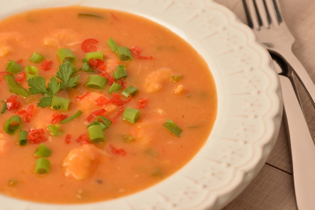 Moqueca aux crevettes à la ciboulette