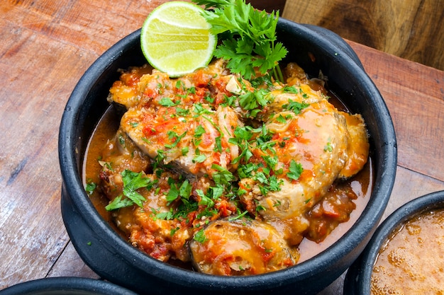 Moqueca de crevettes et poisson du Brésil